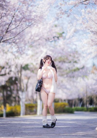 莫妮卡贝鲁奇亮相_BD电影在线看